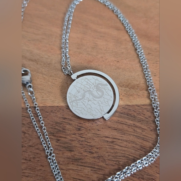 A Darker Shade Of Magic Silver Spinning Pendant Necklace From Owlcrate 18" - Picture 3 of 4